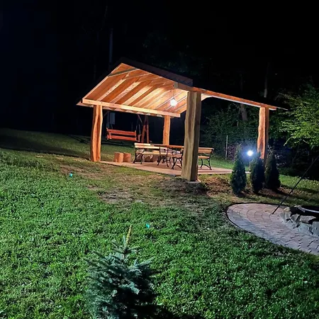 W Lesie Sauna I Goraca Balia Wellness&spa Grybow