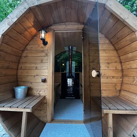W Lesie Sauna I Goraca Balia Wellness&spa Grybow